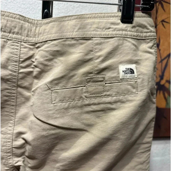The North Face Nylon Drawstring Cargo Pocket Clamdigger Capris Women’s size 10 - Picture 6 of 10